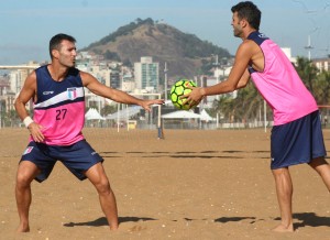 ES-Rui (esquerda) e Juninho Bebê (D)